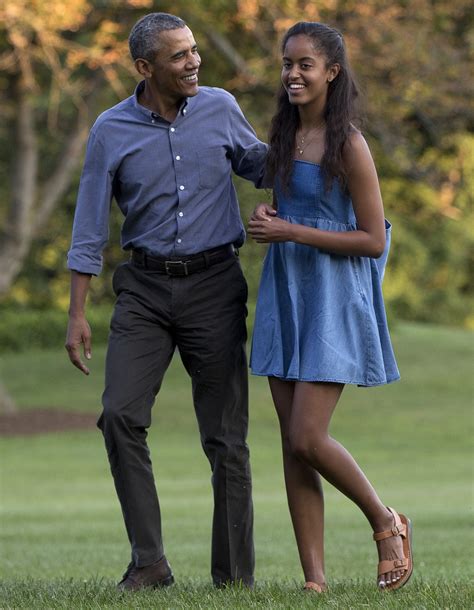 how tall is malia obama